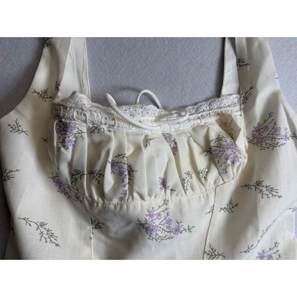 2bella Boutique Floral Lace Up Corset Top Cream Purple Cottagecore NWT Medium - Picture 4 of 12